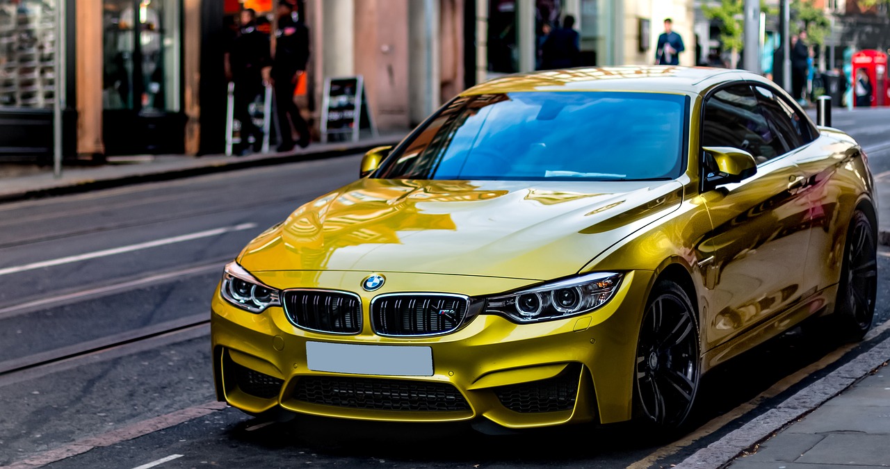 BMW color amarillo