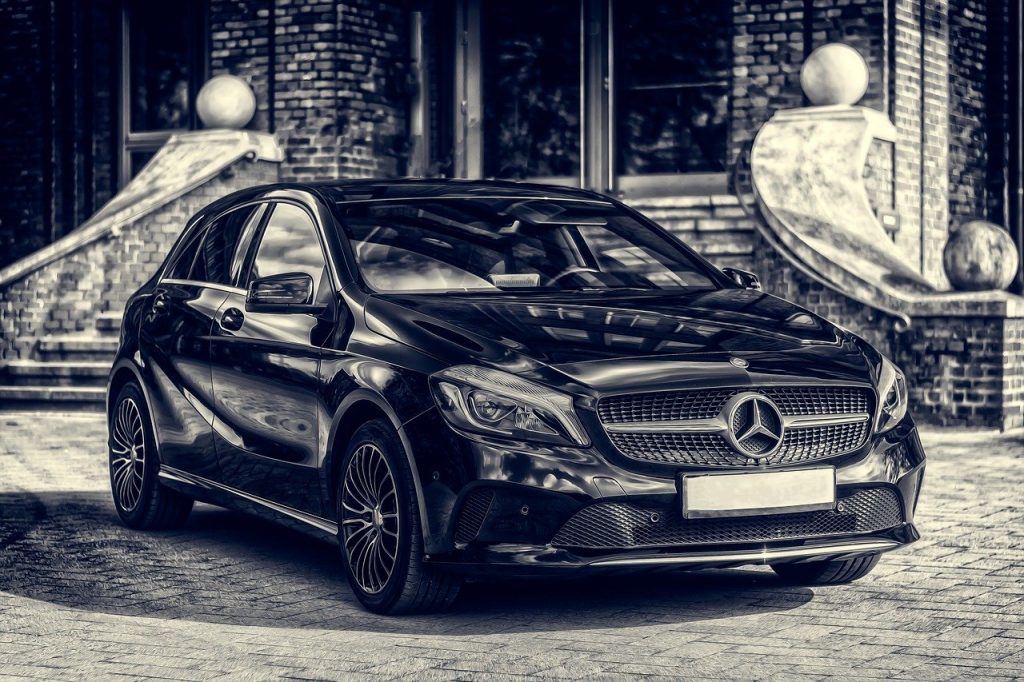 Mercedes auto color negro