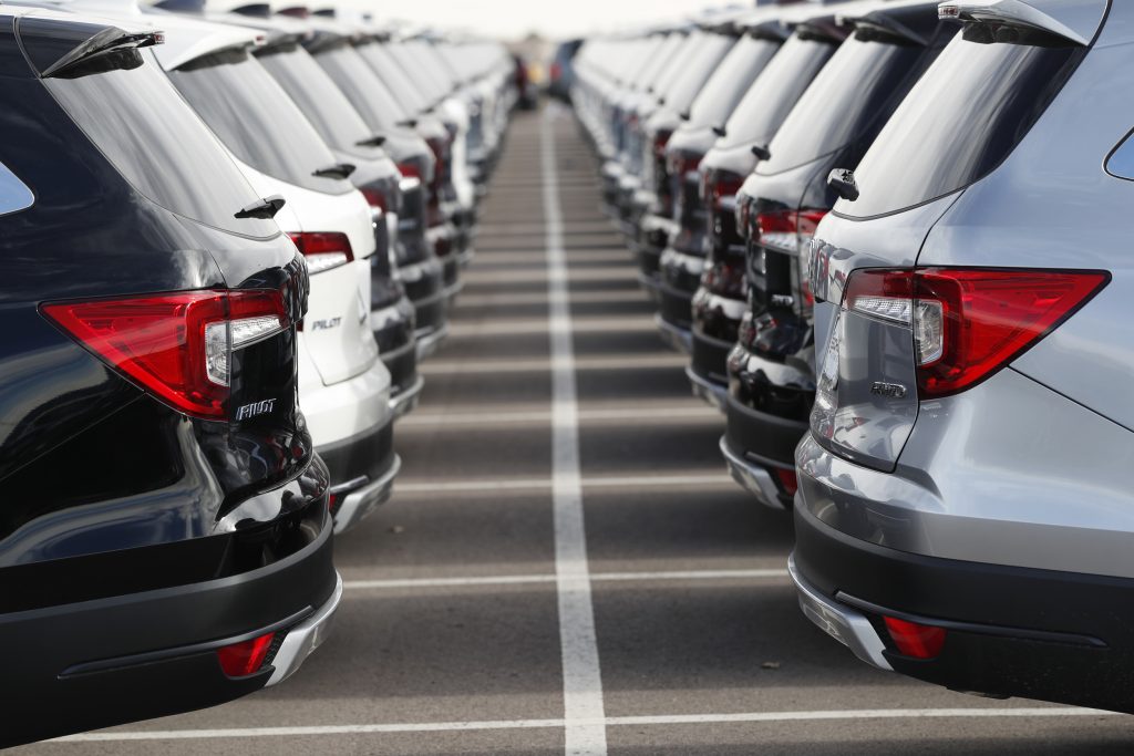 Coches estacionados para vender